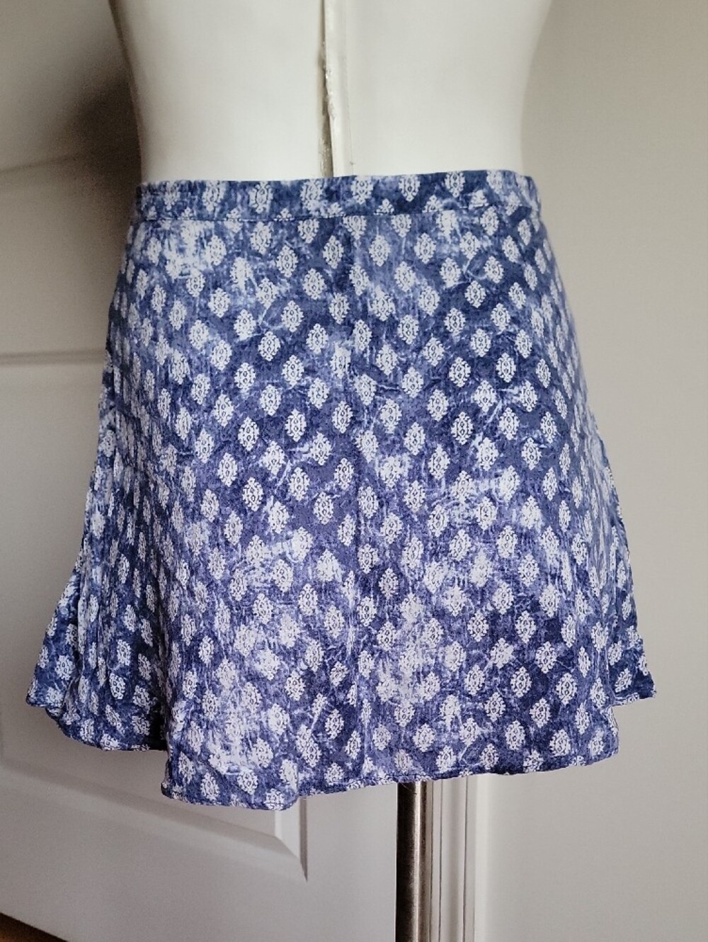 Full Tilt Tilly's Periwinkle Blue Geometric Button Front Skater Skirt XS - Picture 2 of 3